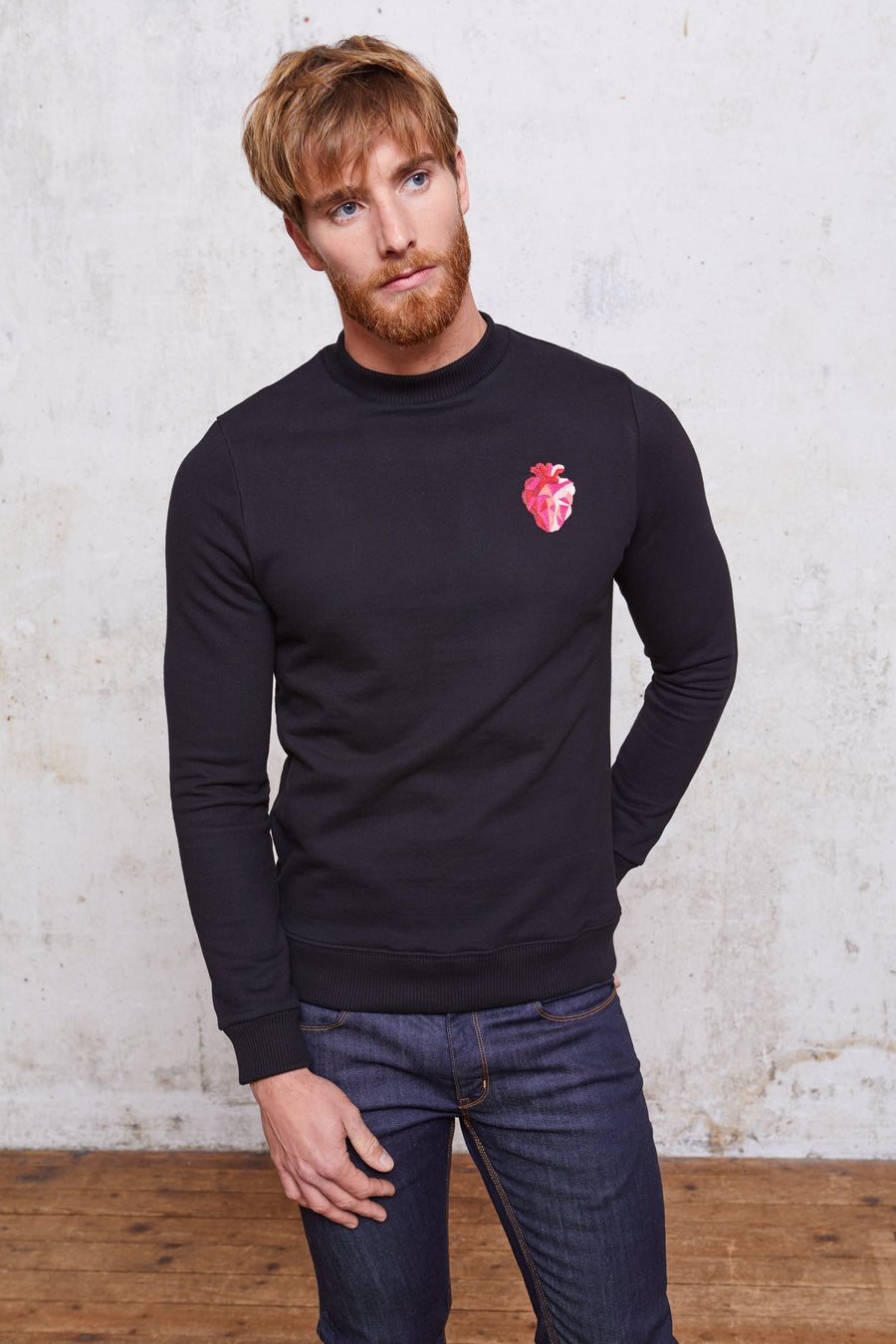 Style#24-MenCrewNeck-BL-Front+ArmUp
