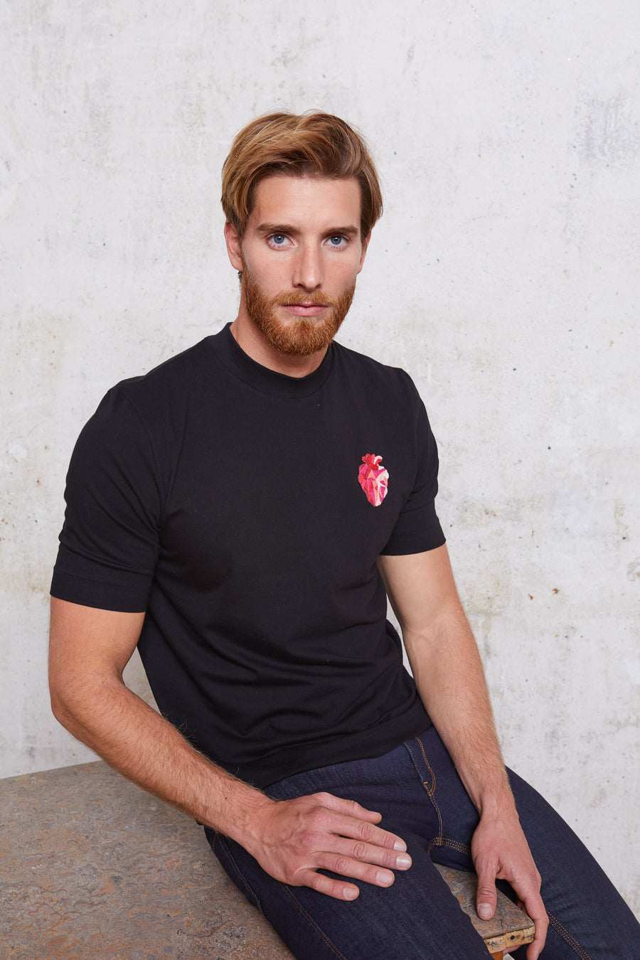 Style#22-MenTShirtRib-BL-Front+Sitting
