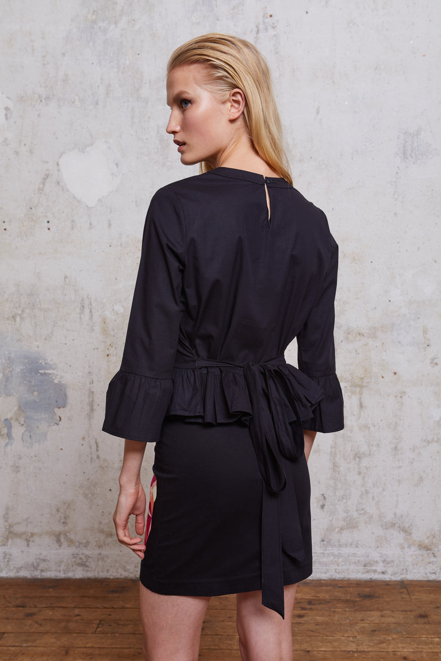 Style#32-JackieOTop-BL-Back